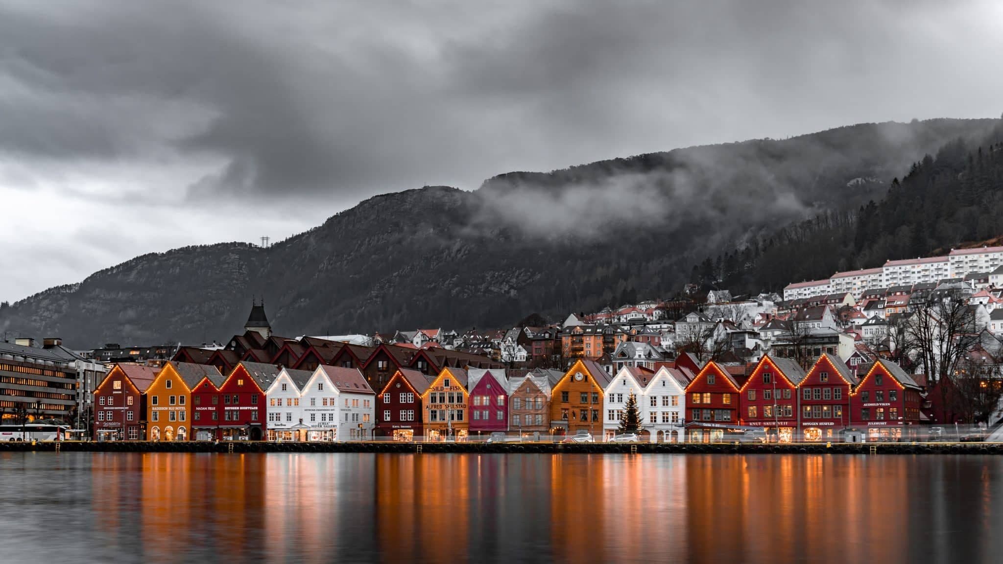 Maisons au bord d'un lac