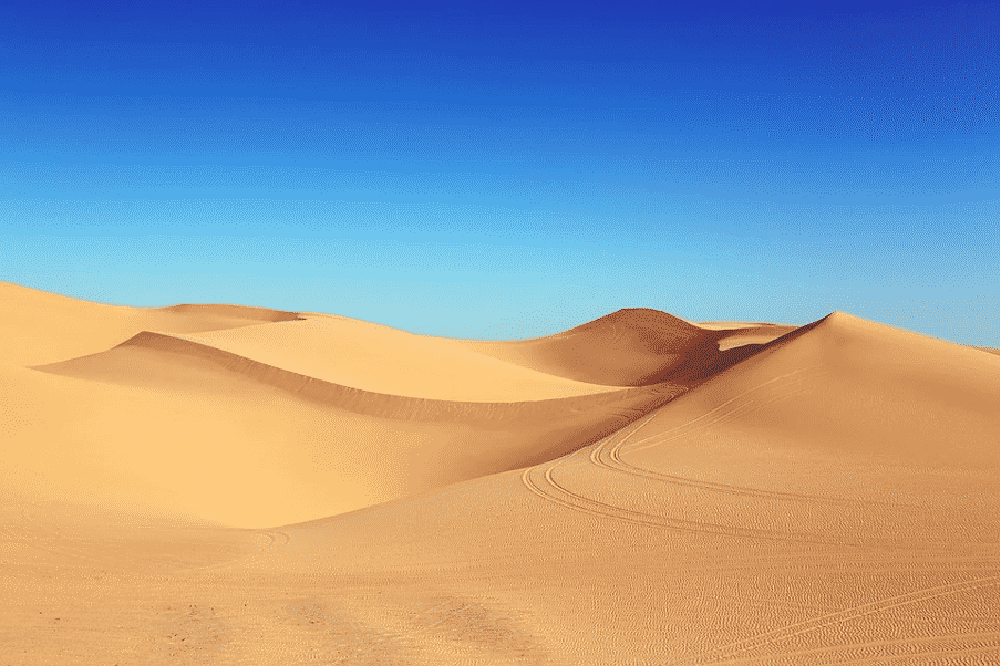 Paysage désertique avec des dunes de sable